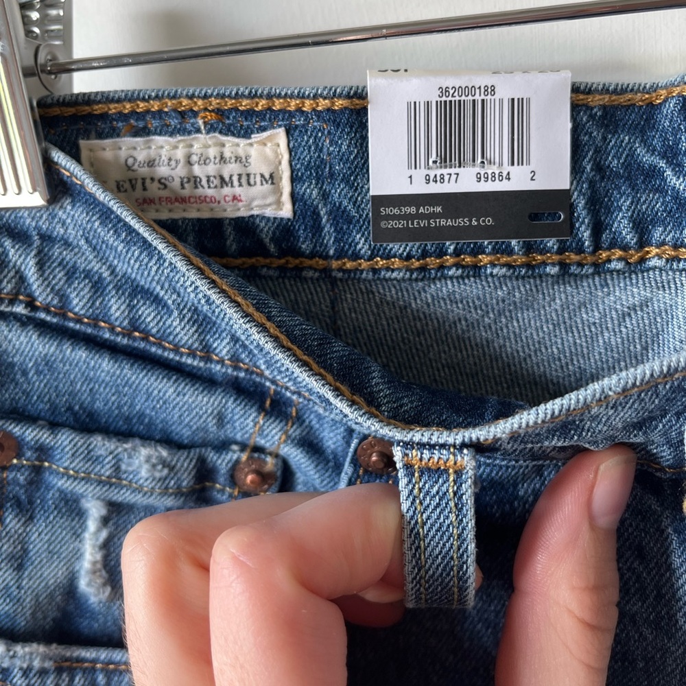 SALE! ⭐️ Levi’s 501 original cropped jean in Salsa Middle wash - Picture 13 of 16